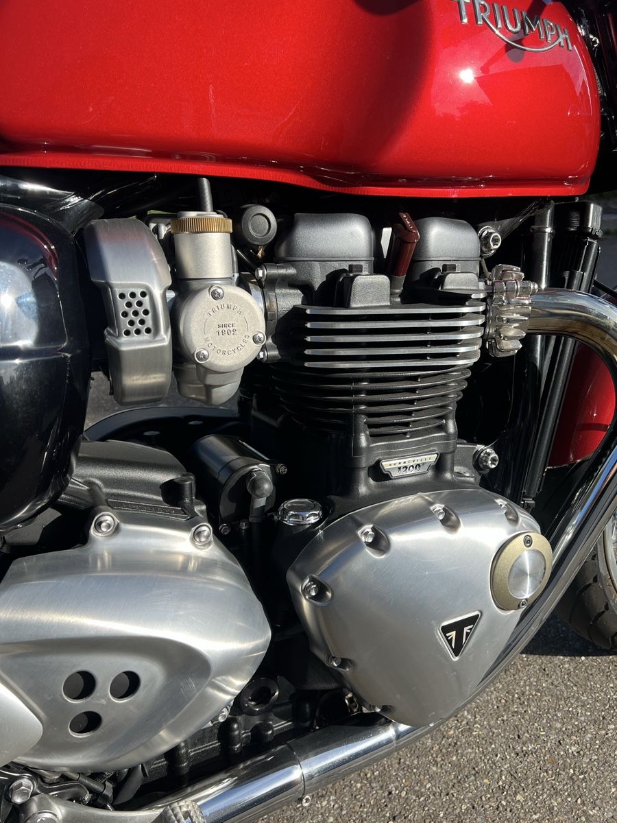 Triumph Strada: Triumph 1200 Thruxton – Usato da Zürich venduto da Pan-Europ 2