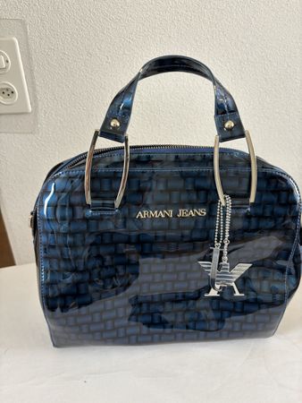 Borsa Armani Jeans verniciata blu, misura media, elegante!
