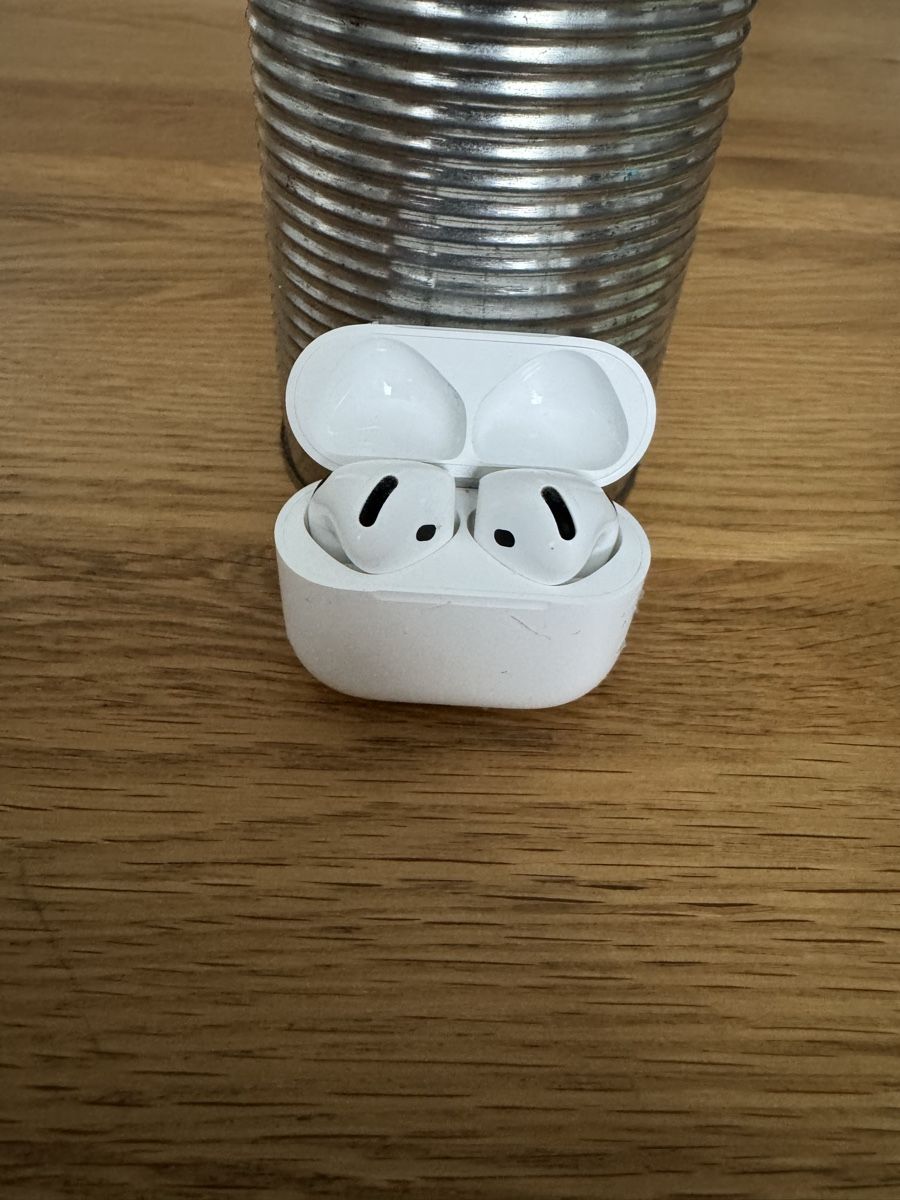 Apple Cuffie: AirPods 4. Generation mit Geräuschunterdrückung – Usato da Adliswil venduto da Busys