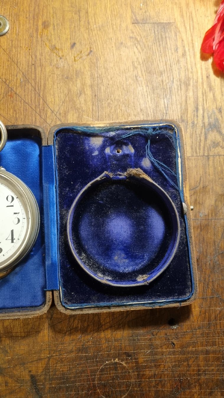 Orologi: Montre ancienne, gravée état d'usage. – Usato da martigny venduto da saphire02 1