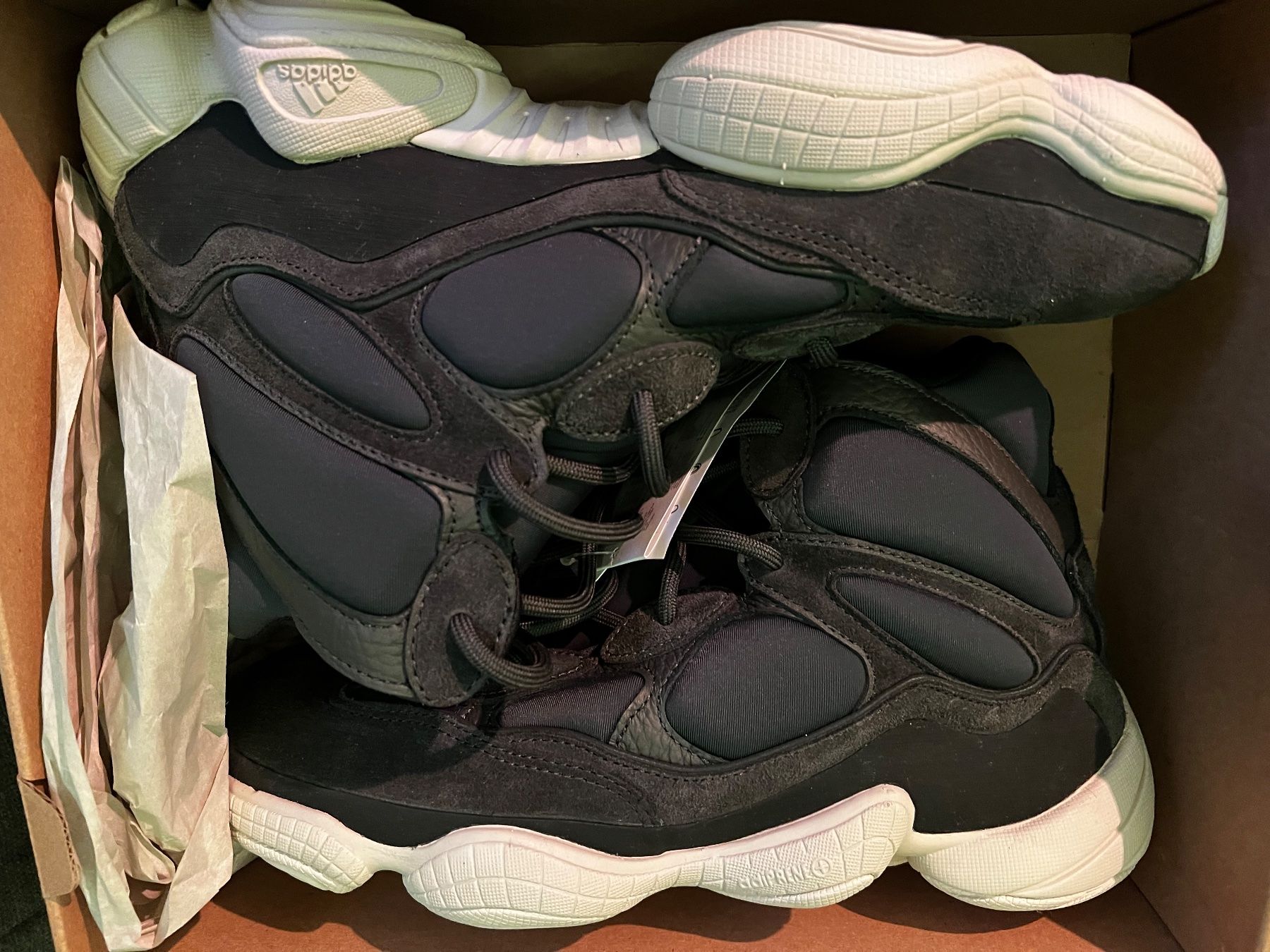 Adidas Scarpe da uomo: Yeezy 500 High Gr. 43 – Nuovo e nell'imballaggio originale da Allschwil venduto da GrenzWert