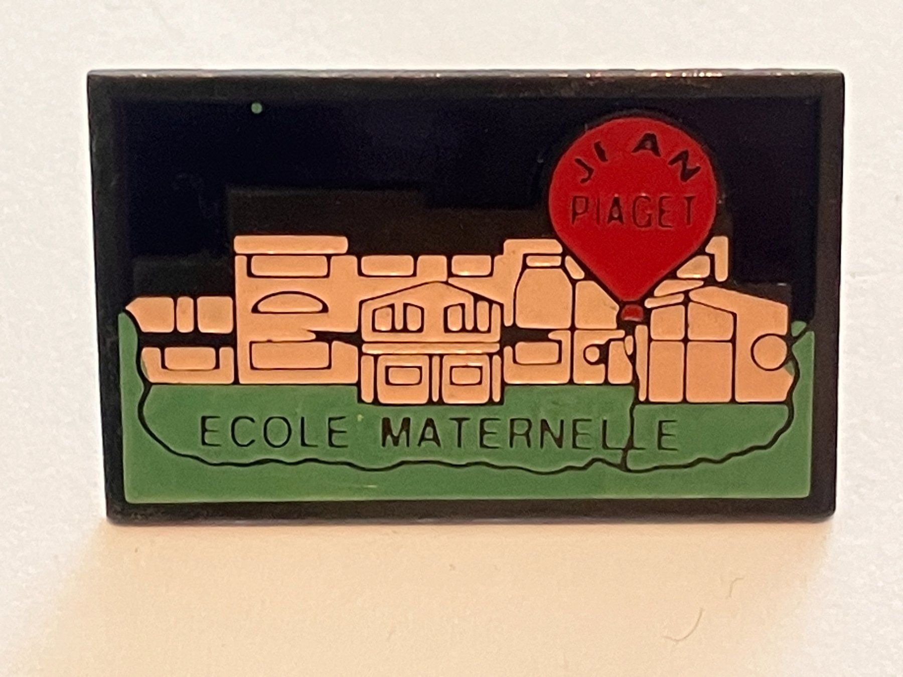 Placchette & Badge: 1 Pin Jean Piaget Ecole Maternelle – Usato da Basel venduto da djwwpp