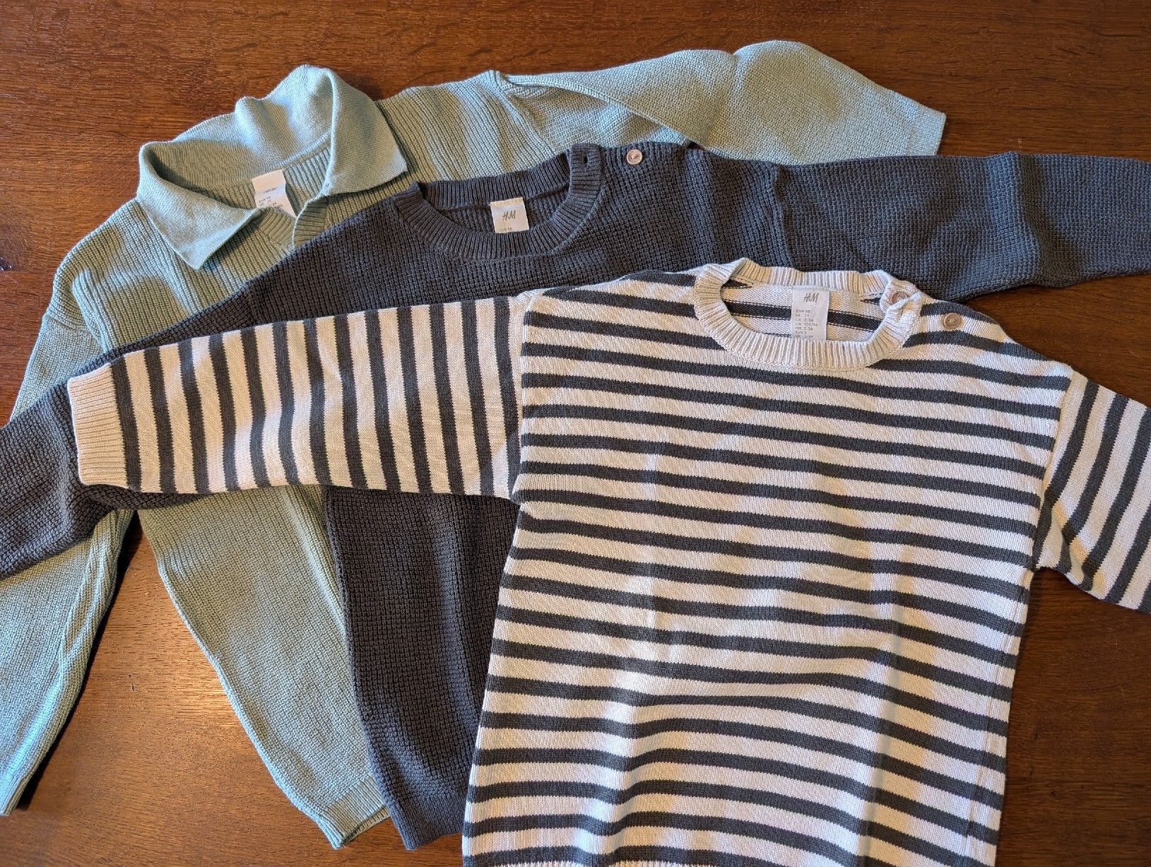 H&M Maglioni & Felpe: H&M Pullover Set (3 Stück) Grösse 98 - NEU – Nuovo (secondo la descrizione) da Bern venduto da Zorro333