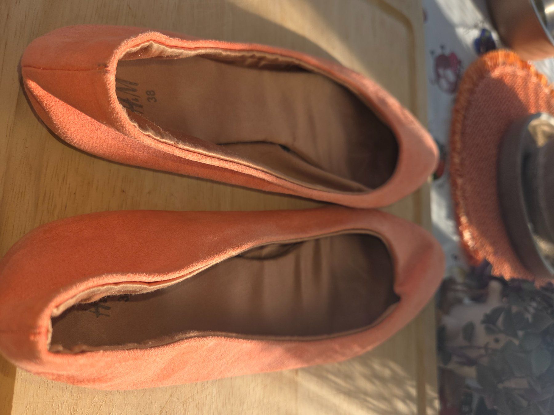H&M Scarpe da donna: Ballerines H&M en daim corail, taille 38 – Usato da Brügg BE venduto da rup_p6cw 1