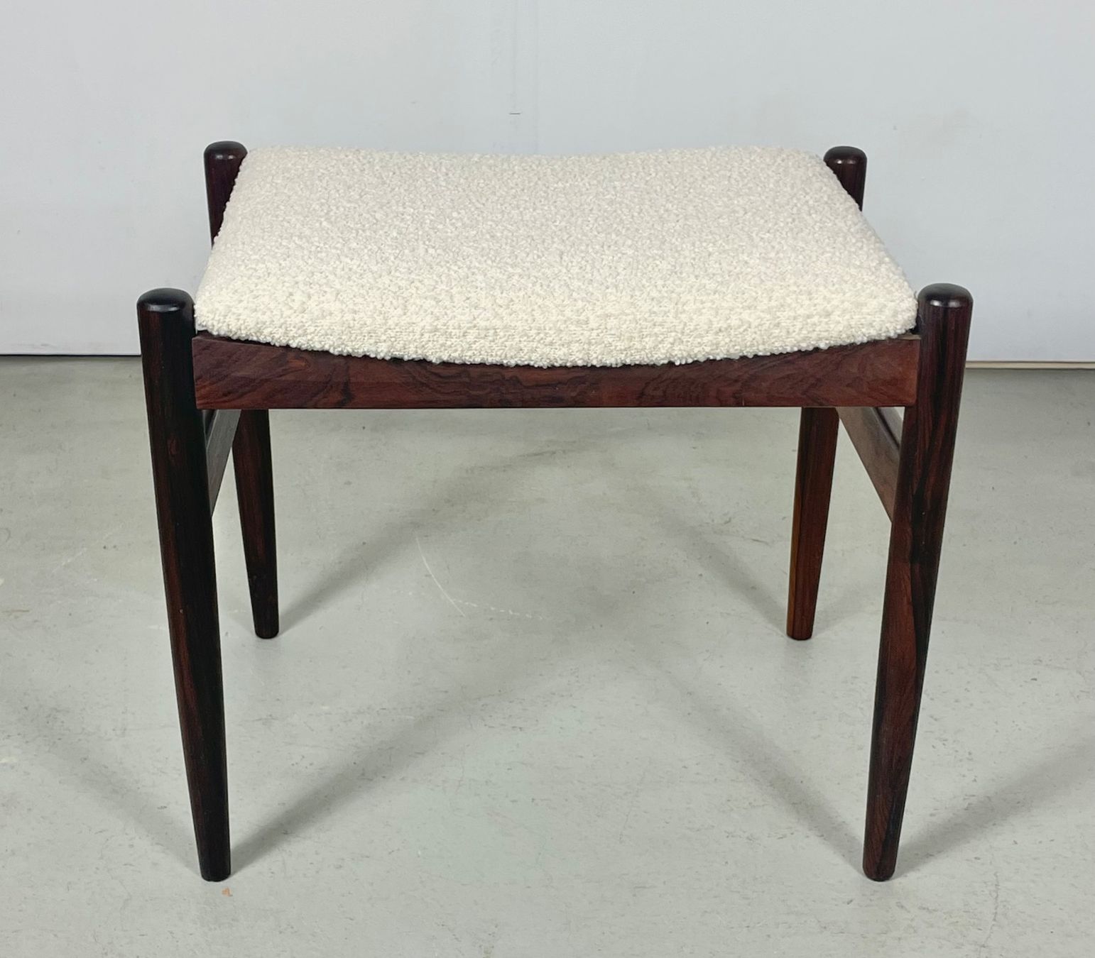 Hocker: Palisander Hocker / Ottoman / Klavierhocker neu bezogen 60er – Gebraucht aus Basel von MidMod20C