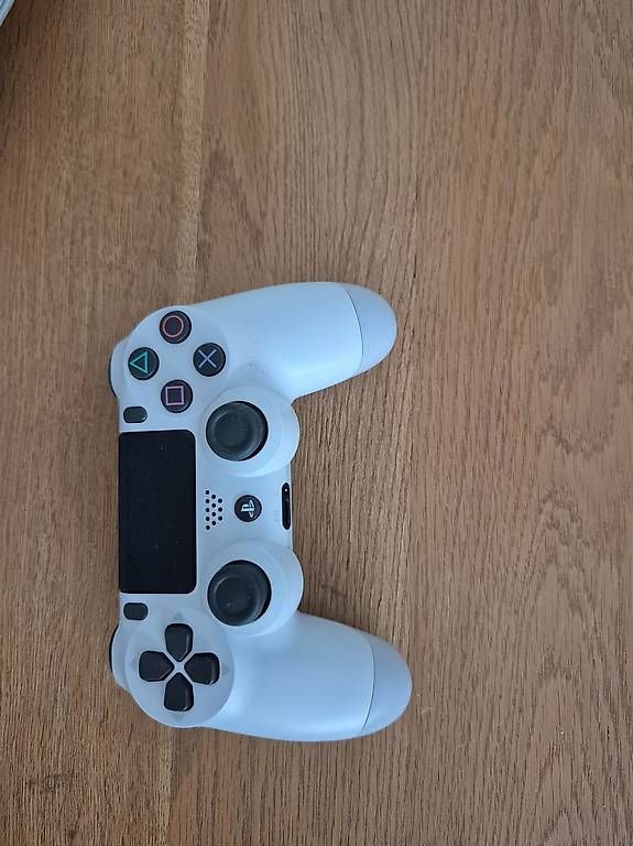 Consoles: PS4 weiss/grau – D'occasion à Unterentfelden par Mo.St 1