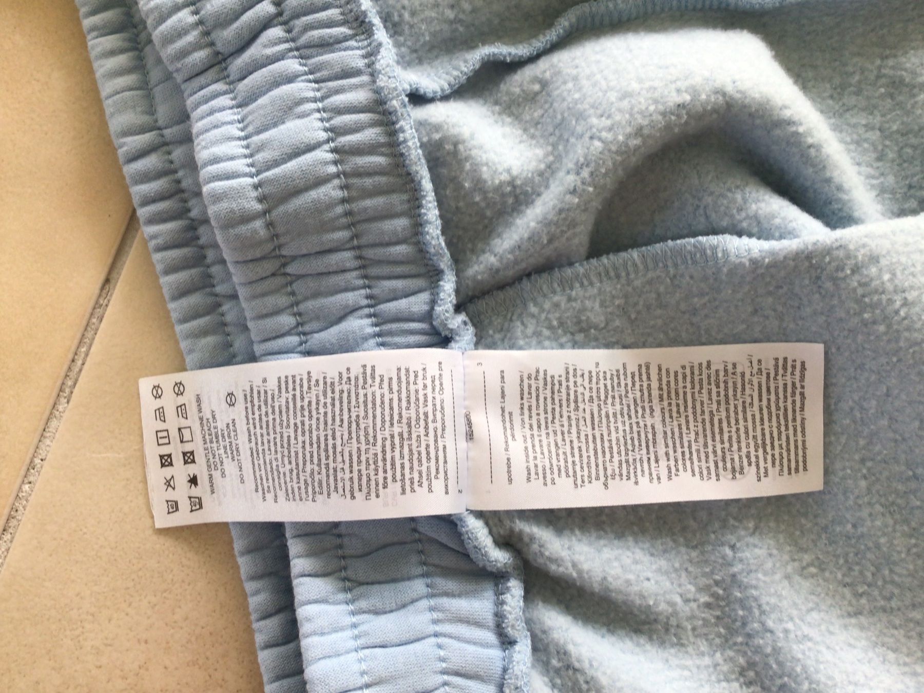 Pantaloni: hellblaue Shorts, Grösse M – Usato da Frauenfeld venduto da Stehojen 5