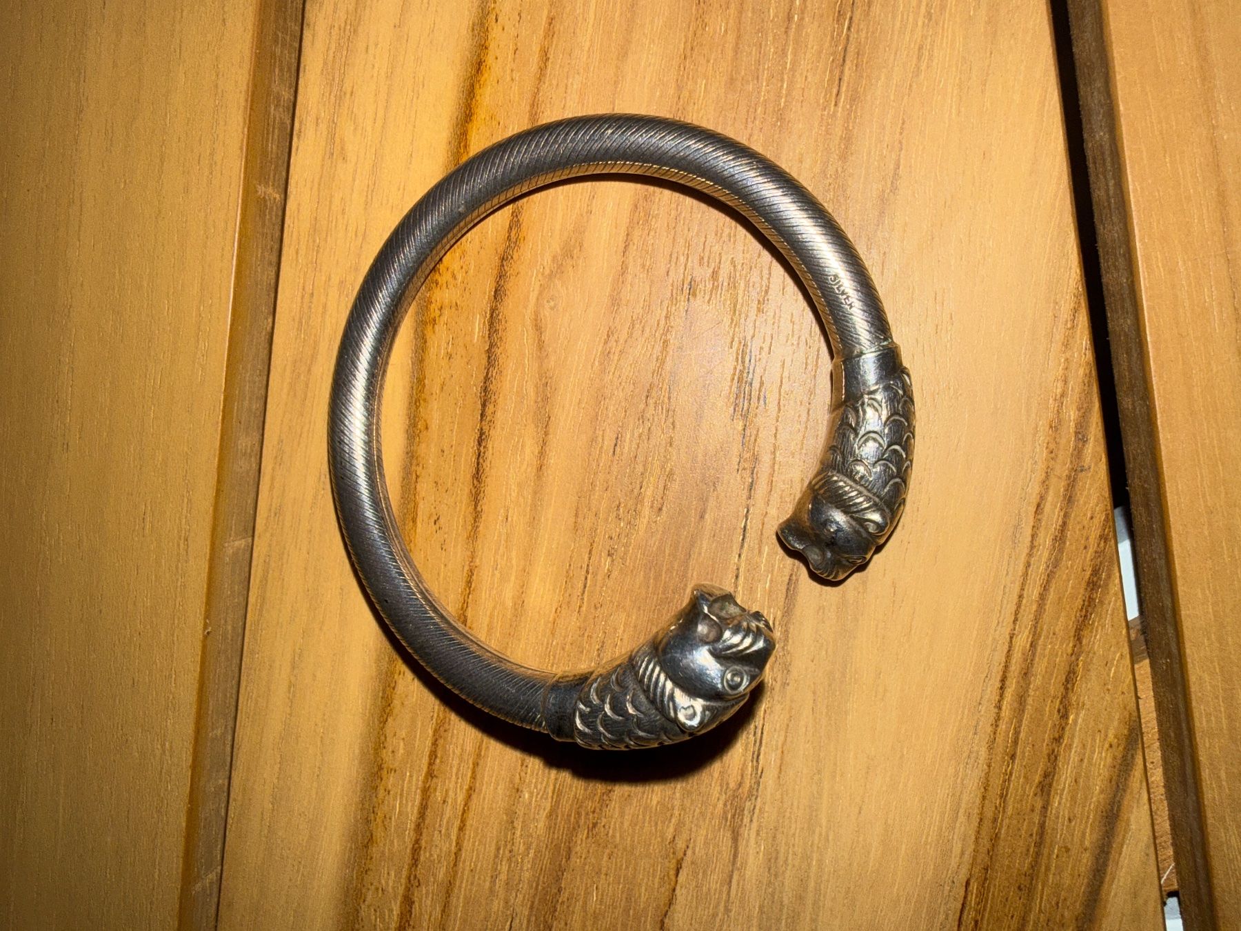Bracciali & Braccialetti: Luxuriöser Silber Armreif mit Löwen – Usato da Laufen venduto da Dodoste 1
