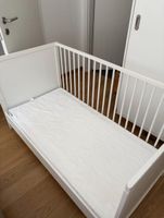 Lit bébé blanc avec matelas très bon état 70x140cm