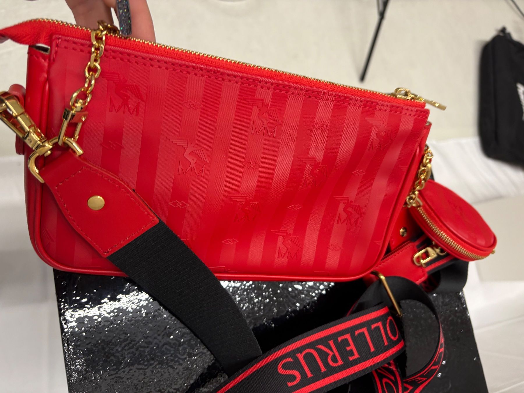 Maison Mollerus Sacs femmes: wunderschöne Maison Mollerus Tasche rot – D'occasion à Oftringen par SCHIBLI1 3