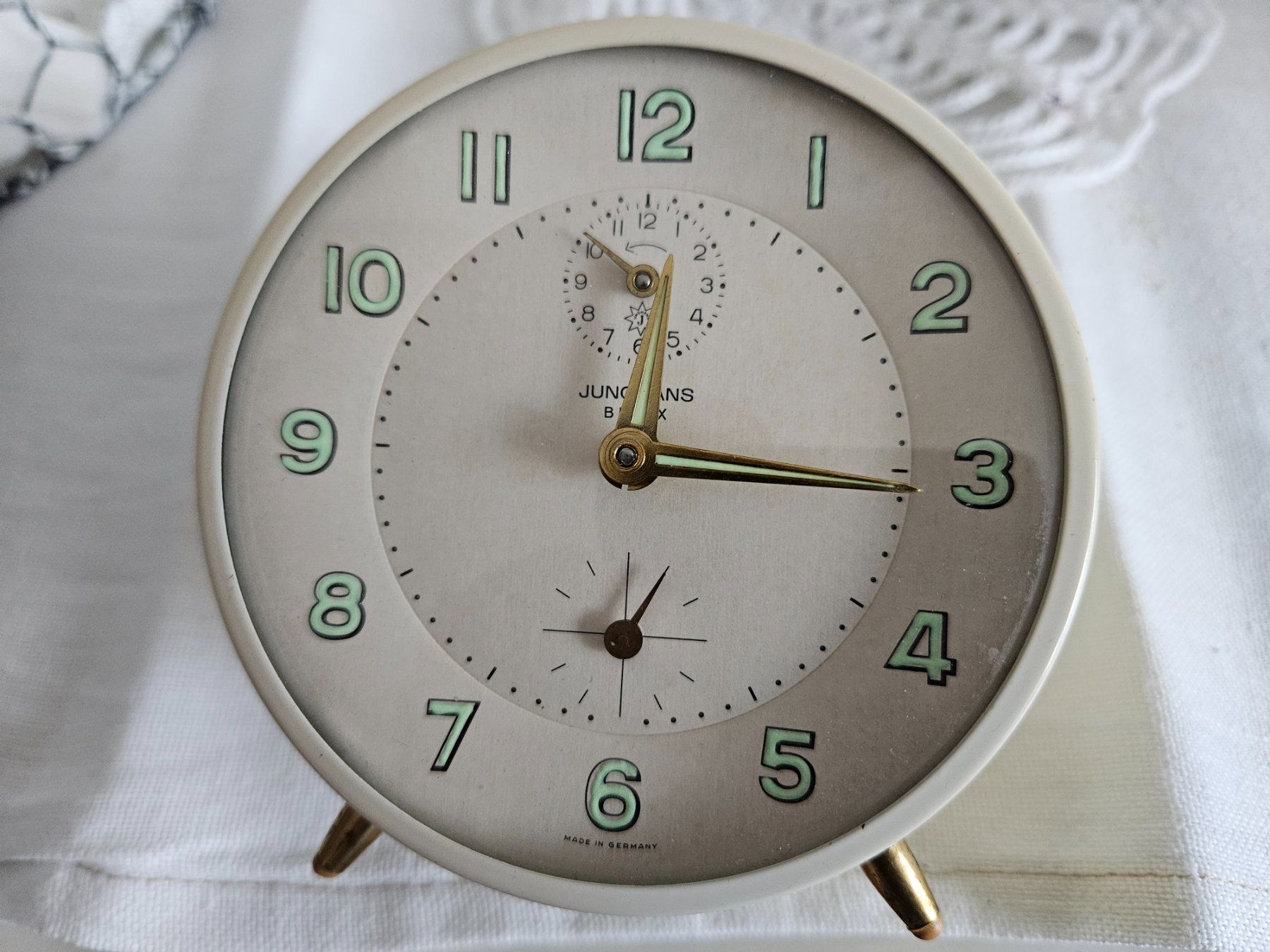 Junghans Wecker: Junghans Wecker Retro Design guter Zustand – Gebraucht aus Untervaz von FullFlap777 3