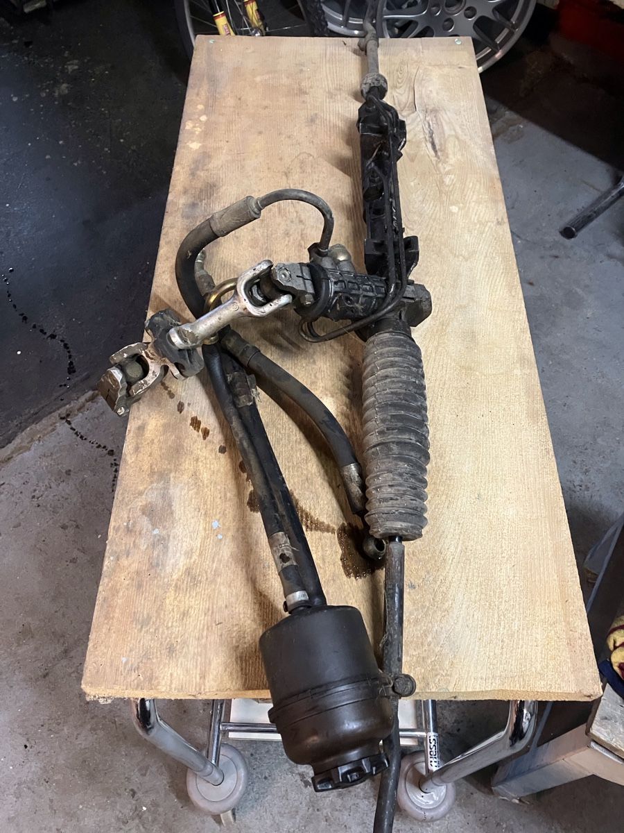 BMW Tutti pezzi di ricambio auto: Direction assistée BMW e30 – Usato da Champoz venduto da Wild79Wes 1