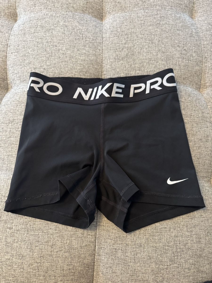 Hosen: Nike Pro Shorts gr. S – Gebraucht aus Dierikon von FraeuleinMaus17