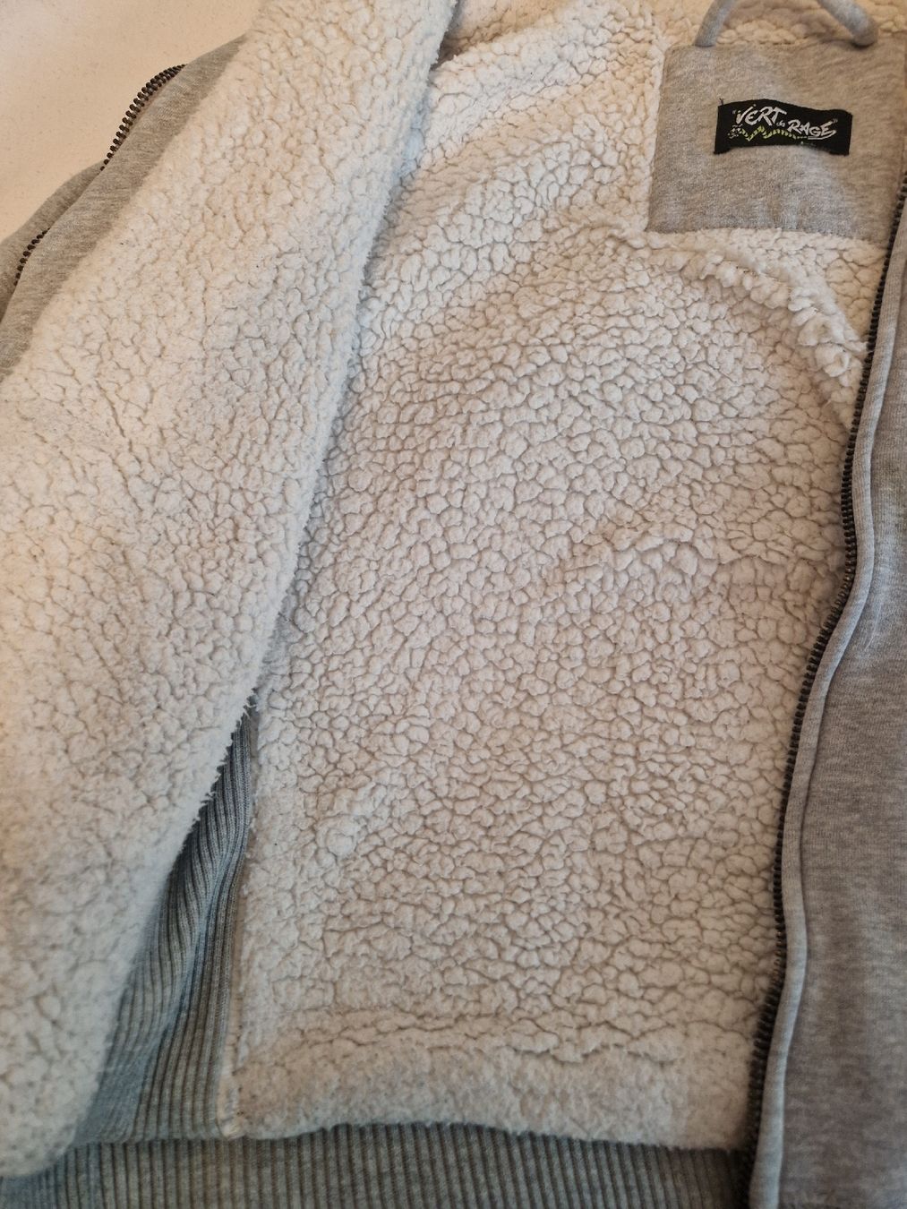 Giacche: Kapuzenpullover, gefüttert, Grösse M, Grau – Usato da Ebikon venduto da kov_9vqb 2