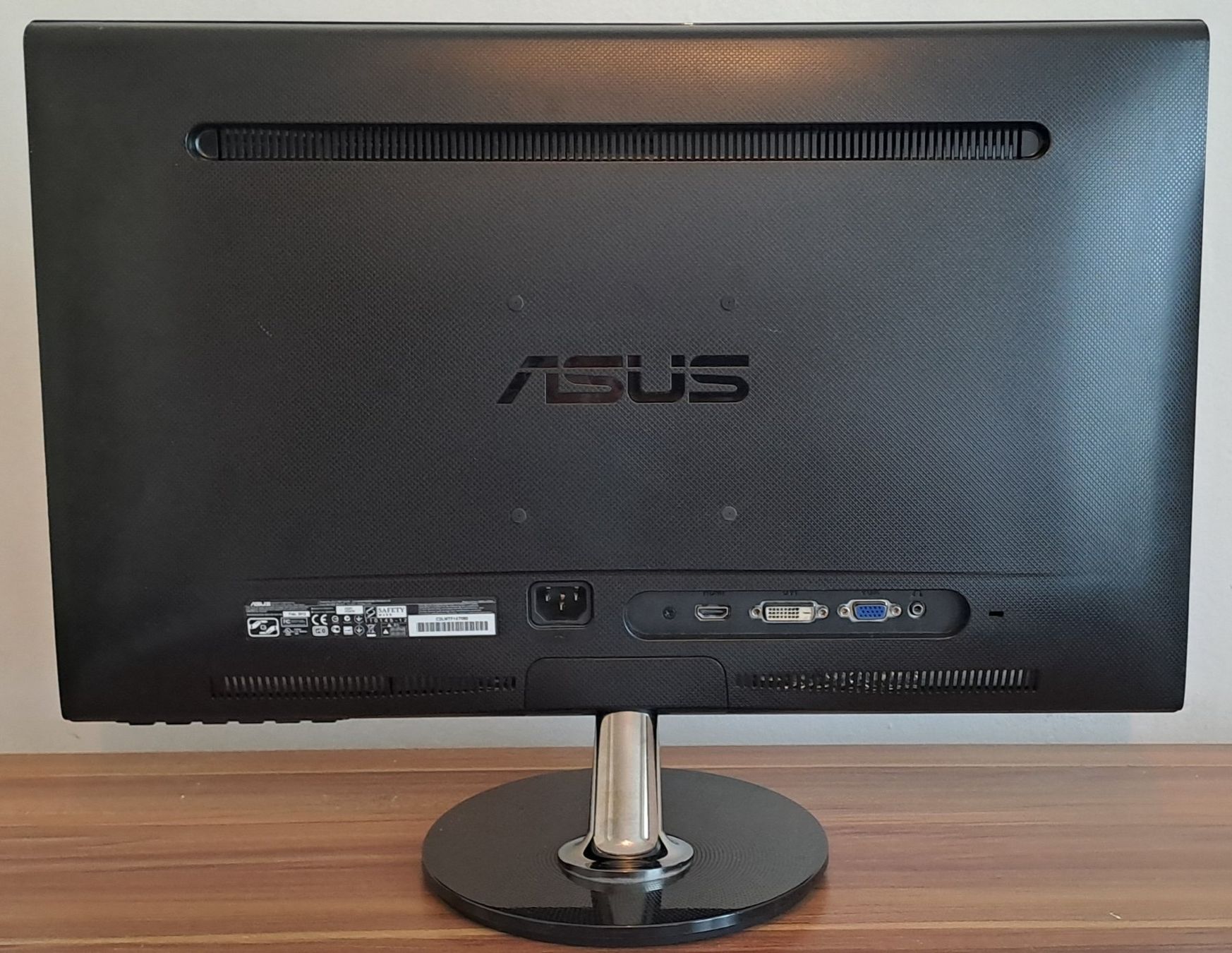 Asus Monitor: ASUS VS247H (23.6", 1920 x 1080 Pixels) – Usato da Feuerthalen venduto da kigo87 1