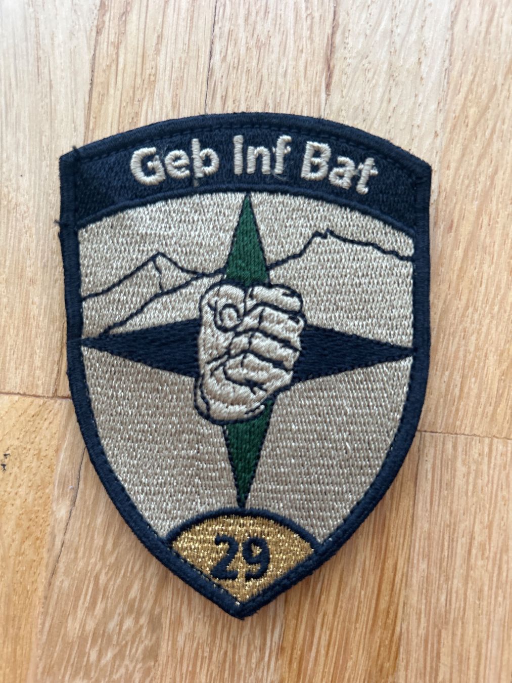 Schweizer Armee Toppe: Patch Schweizer Armee Infanterie – Usato da Hausen am Albis venduto da MACV62