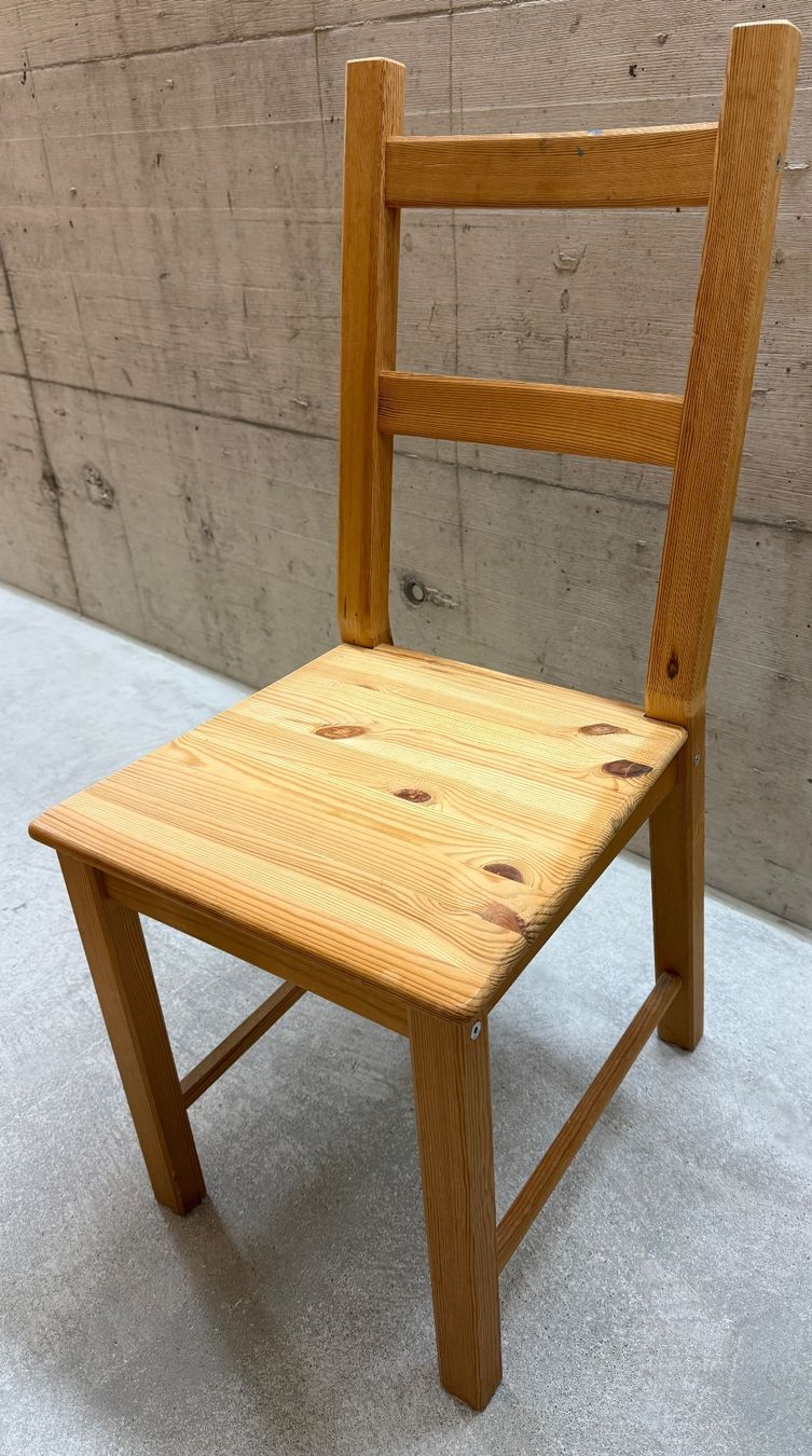 Ikea Sedie: Stuhl aus Holz – Usato da Zürich venduto da Aphoria