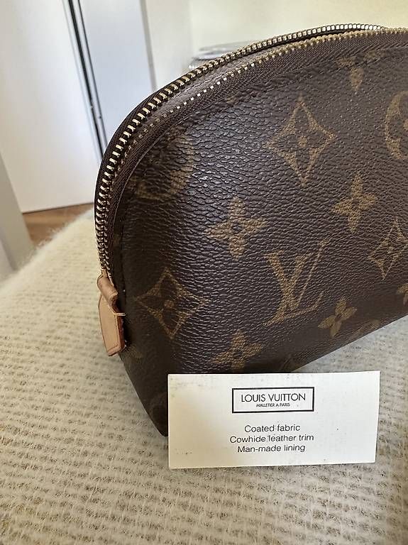 Custodie per cosmetici: Louis Vuitton Kosmetiktasche  – Usato da St. Gallen venduto da fla_j5jj 1