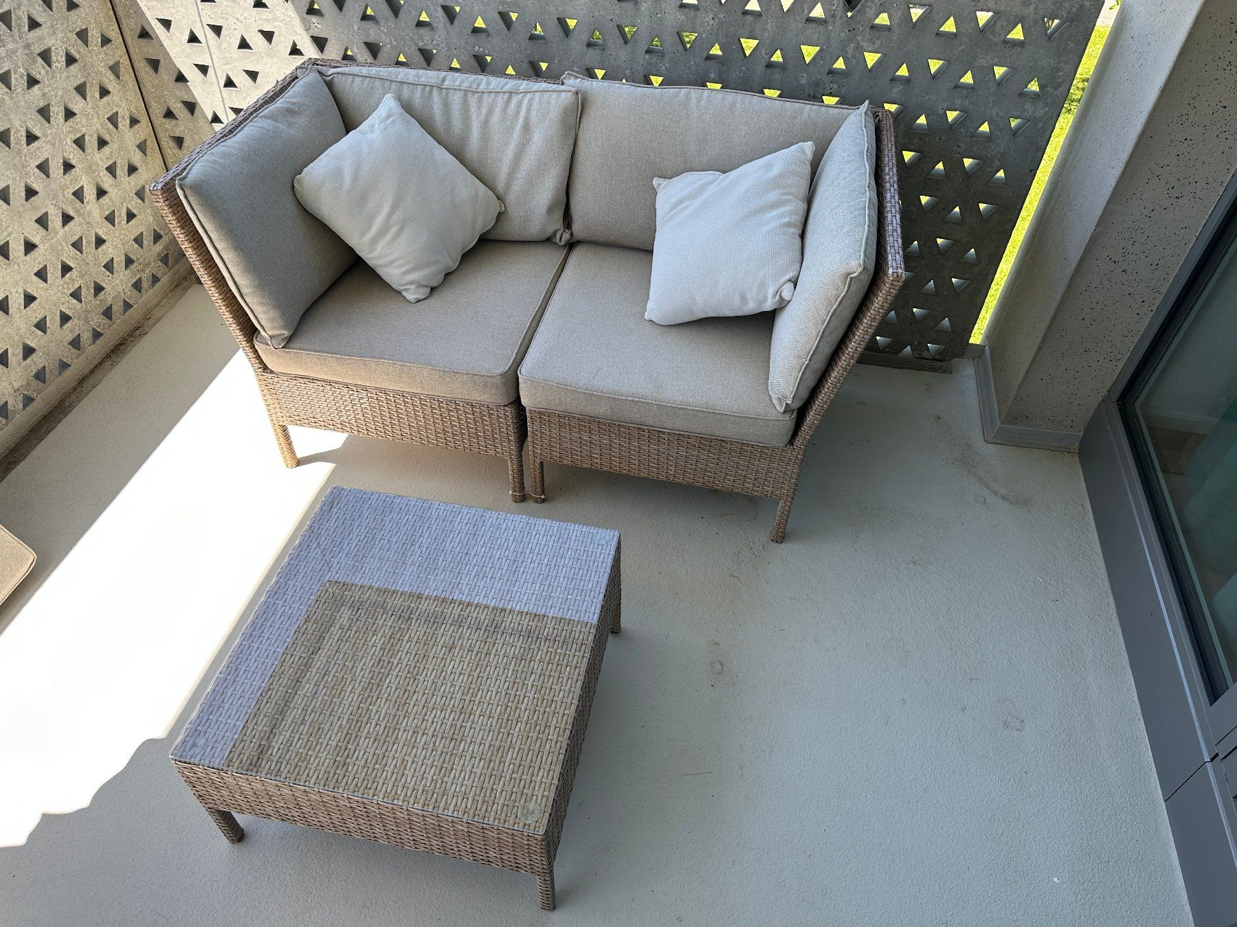 Poltrone: Lounge / Balkonset Rattan mit Tisch – Usato da Niederwangen BE venduto da Faebster89