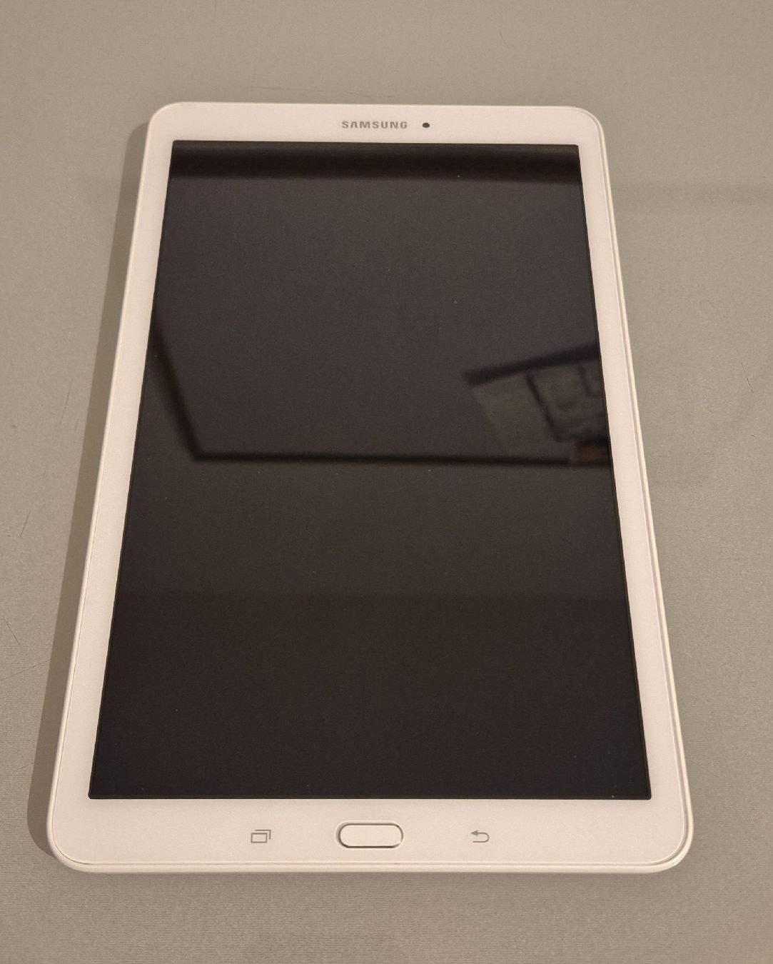 Samsung Tablet PC: Galaxy Tab E (SM-T560) mit Hülle – Usato da Rieden AG venduto da Marcse95