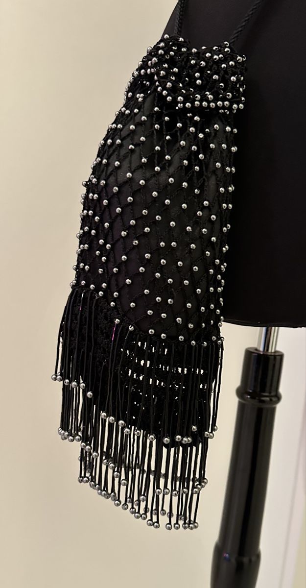 Taschen für Damen: Perlenbestickte Abendtasche mit Fransen in schwarz – Neu (gemäss Beschreibung) aus Münsingen von Innchen 2