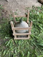 Mostflasche im Holzgestell