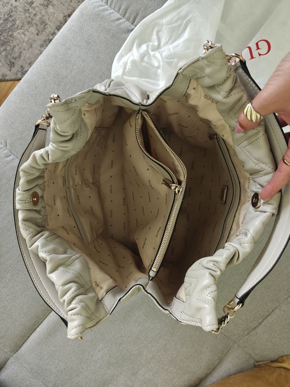 Guess Taschen für Damen: Guess Tasche – Neu (gemäss Beschreibung) aus Wangen b. Olten von kaj.ya 2