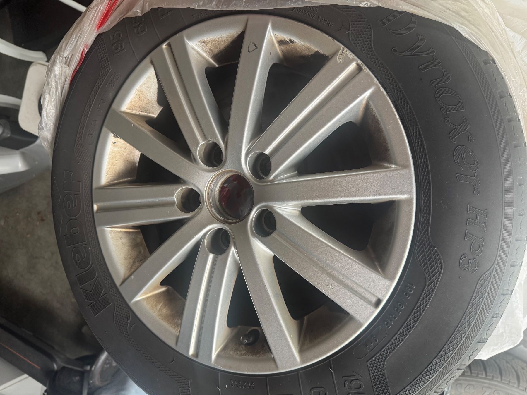 Pneux vw avec jantes pas beaucoup utilisé (D'occasion) à Payerne pour ...
