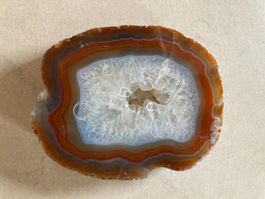 Agate-Scheibe mit Kristallen, Unikat, Swiss made Deko 🇨🇭