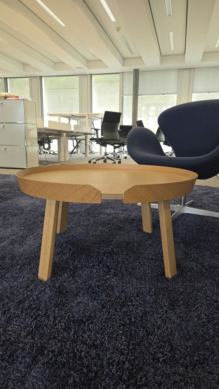 Muuto Tavoli: Muuto Around Coffee Table Couchtisch, Eiche, Ø 72 cm – Usato da Affoltern am Albis venduto da Zapro