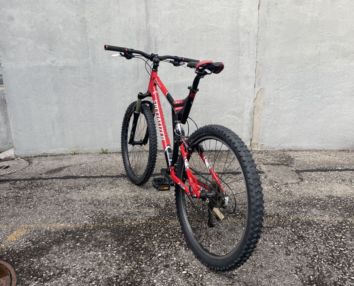 Specialized Velos: Specialized Stumpjumper XC, Enduro Mountainbike, Fully MTB – Gebraucht aus Bern von  4