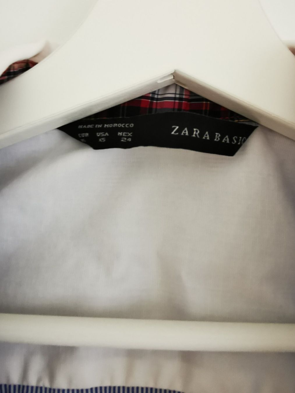 Zara Chemisiers: Damen Hemd Zara Basic gestreift weiss blau Gr XS – D'occasion à Niedergösgen par lil_s6k8 2