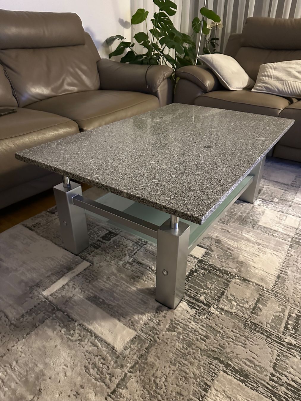 Tables: Granit Sofatisch – D'occasion à Winterthur par edvin.s 2