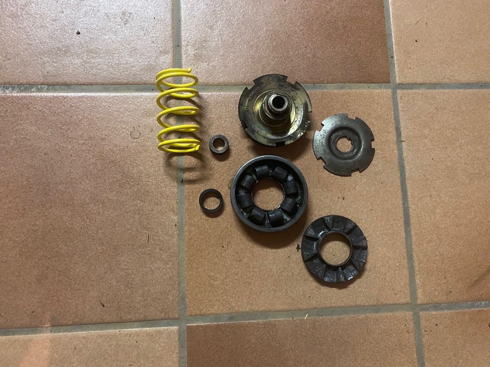 Molla Contropressione Rinforzata Malossi Gialla Per Piaggio Zip E Sfera Prima Serie - Ricambio Alta Qualità - Foto 9