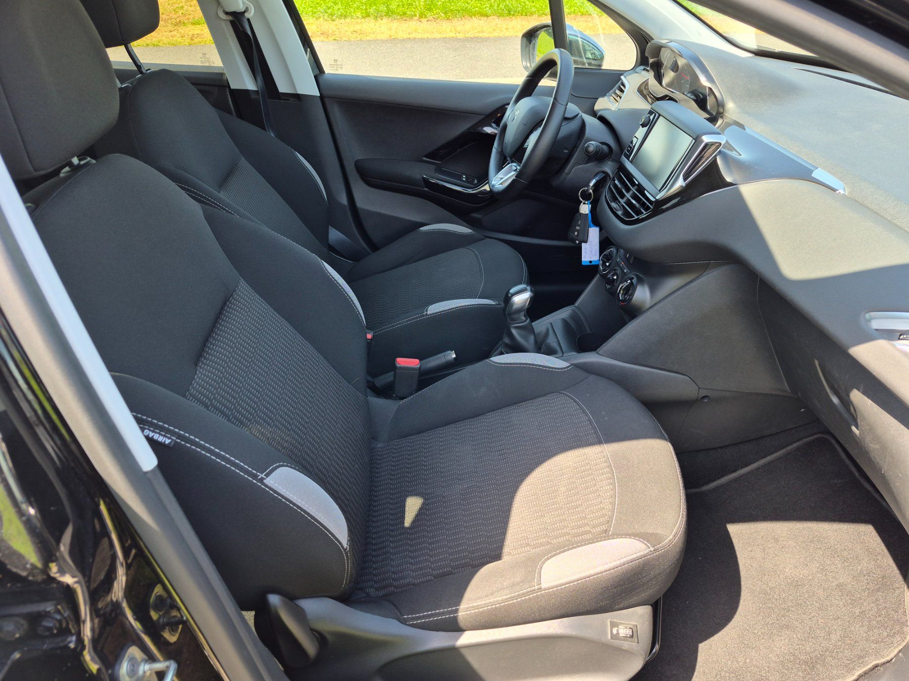Peugeot Automobili: Peugeot 208 1.2 VTi Style – Usato da Freienbach venduto da fuska82 8
