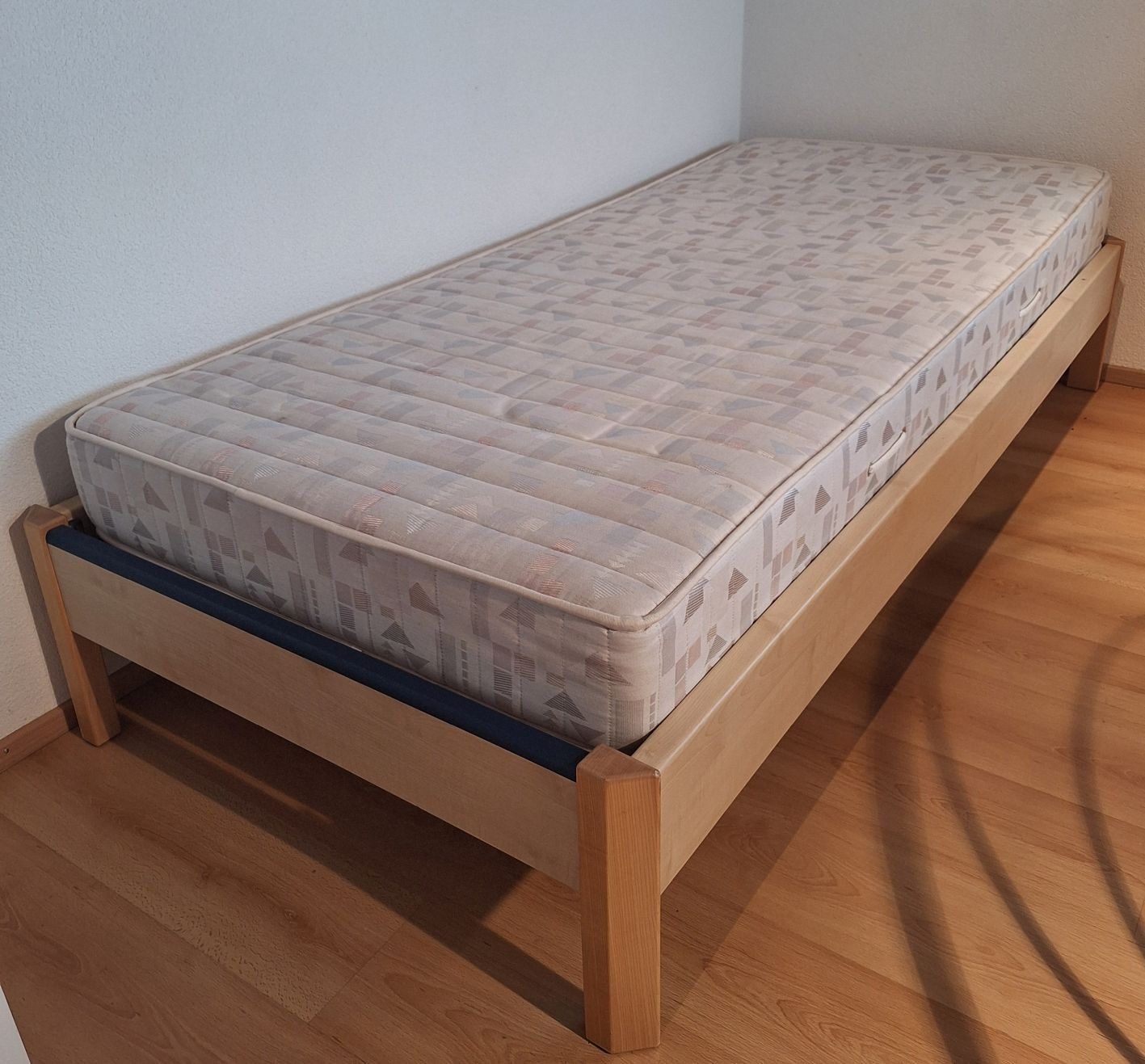 Betten: Bett mit Matratze 90 x 200 cm – Gebraucht aus Hasle b. Burgdorf von Danny820