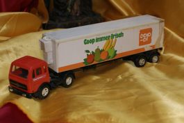 (62) COOP Mercedes LKW mit Auflieger
