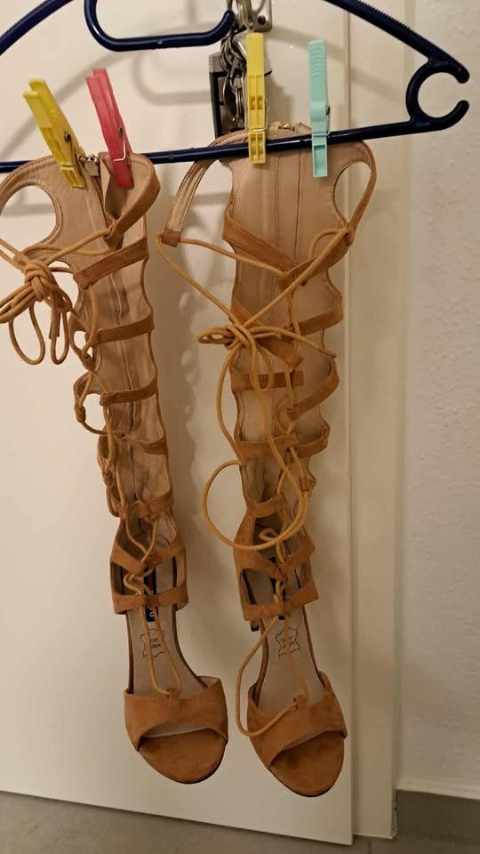Chaussures femmes: Geschnürte Highheels – D'occasion à Waltenschwil par Catlady 1
