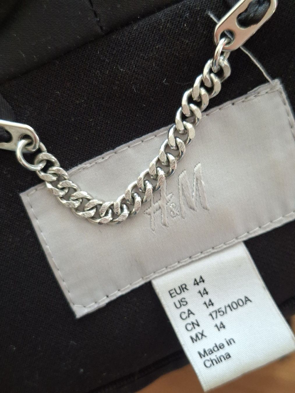 H&M Completi & Tailleur: Damensmoking – Usato da Oberengstringen venduto da Kimchimon 3