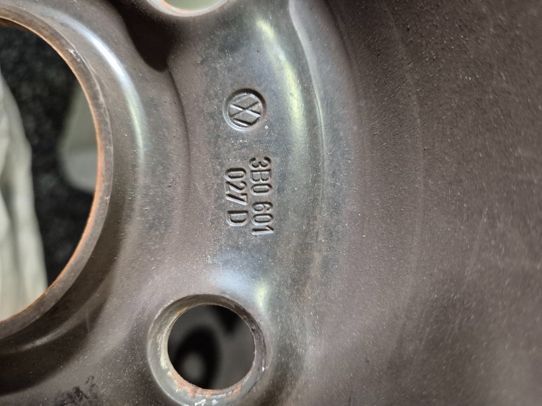 Volkswagen Felgen: Stahlfelgen Original VW 6x15 ET37 – Gebraucht aus Arlesheim von Bmw3204 3