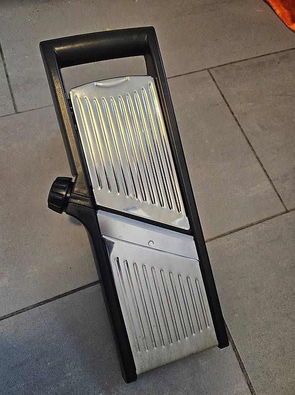 Appareils de cuisine: Mandoline Slicer (Hobel) – D'occasion à Glattbrugg par Jacqueline2005 2