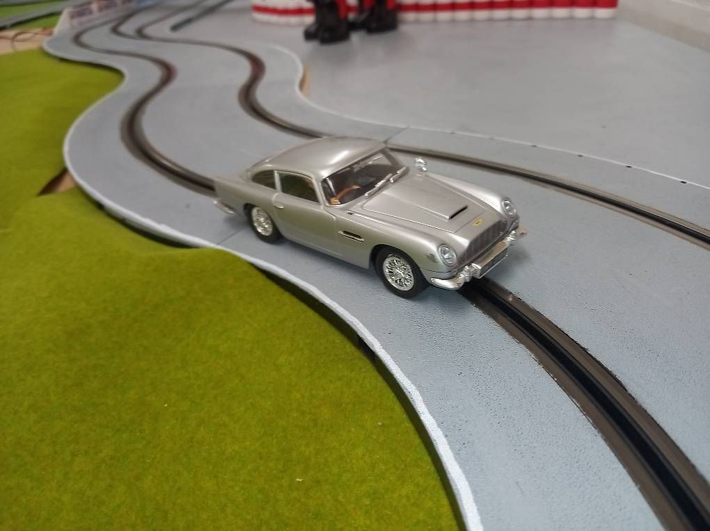 Carrera Piste: Carrera Evolution Aston Martin DB5 James Bond Goldfinger – Nuovo (secondo la descrizione) da Langenthal venduto da noa_9wcy 2
