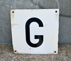 Altes EMAILSCHILD „ G „ 20 X 20cm emaille
