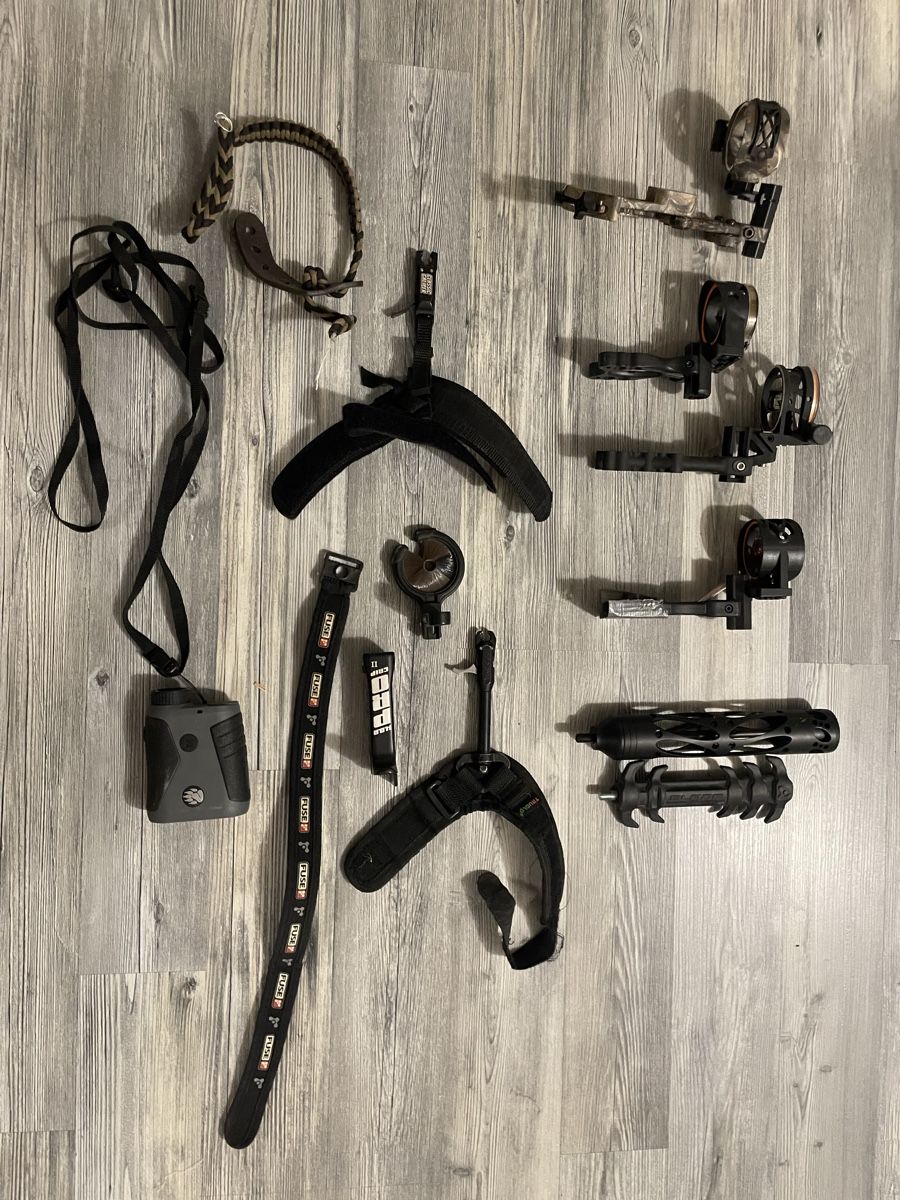 Hoyt Tiro con l'arco: Zwei Compound Bögen mit Zubehör – Usato da Aarburg venduto da tob_xh5y 7