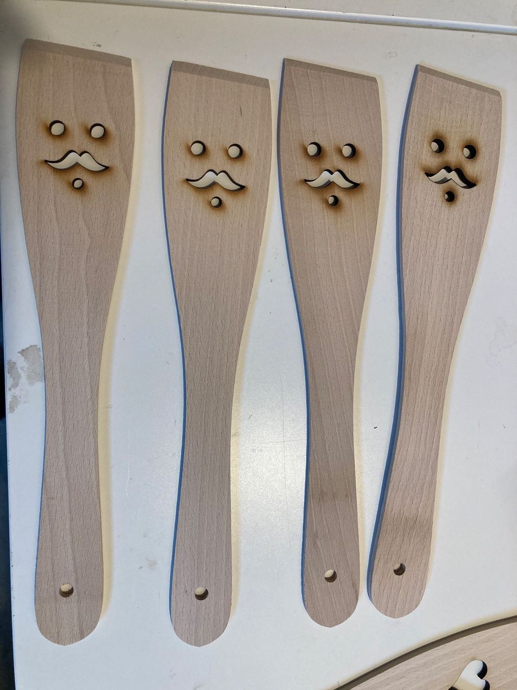 Küchengeräte: 4 Holzkellen neu, Schnauz – Neu und originalverpackt aus Reutigen von treu3006