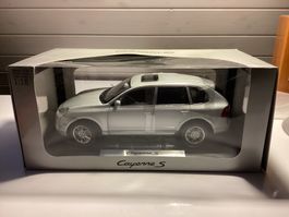 Modellauto "PORSCHE CAYENNE S“ 1:18 Porsche Design Promo-Box