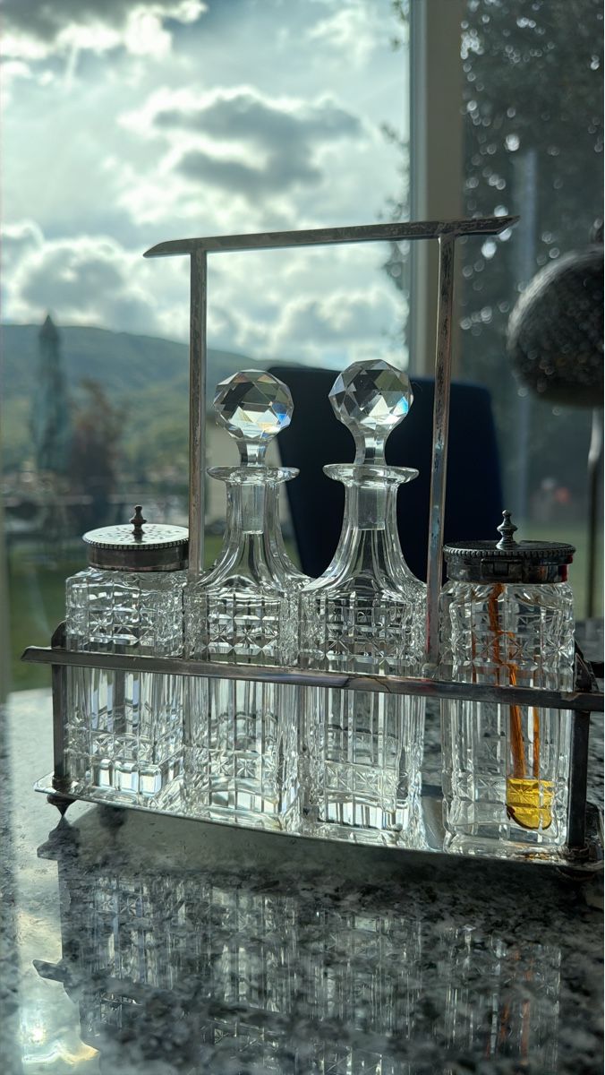 Behälter & Ähnliches: Set di caraffe e barattoli vintage con supporto – Gebraucht aus Ponte Tresa von Naxia