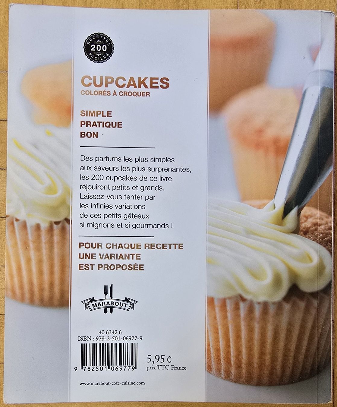 Libri: Cupcakes colorés à croquer : Plus 200 recettes & variations – Usato da Froideville venduto da xXSebastienXx 1