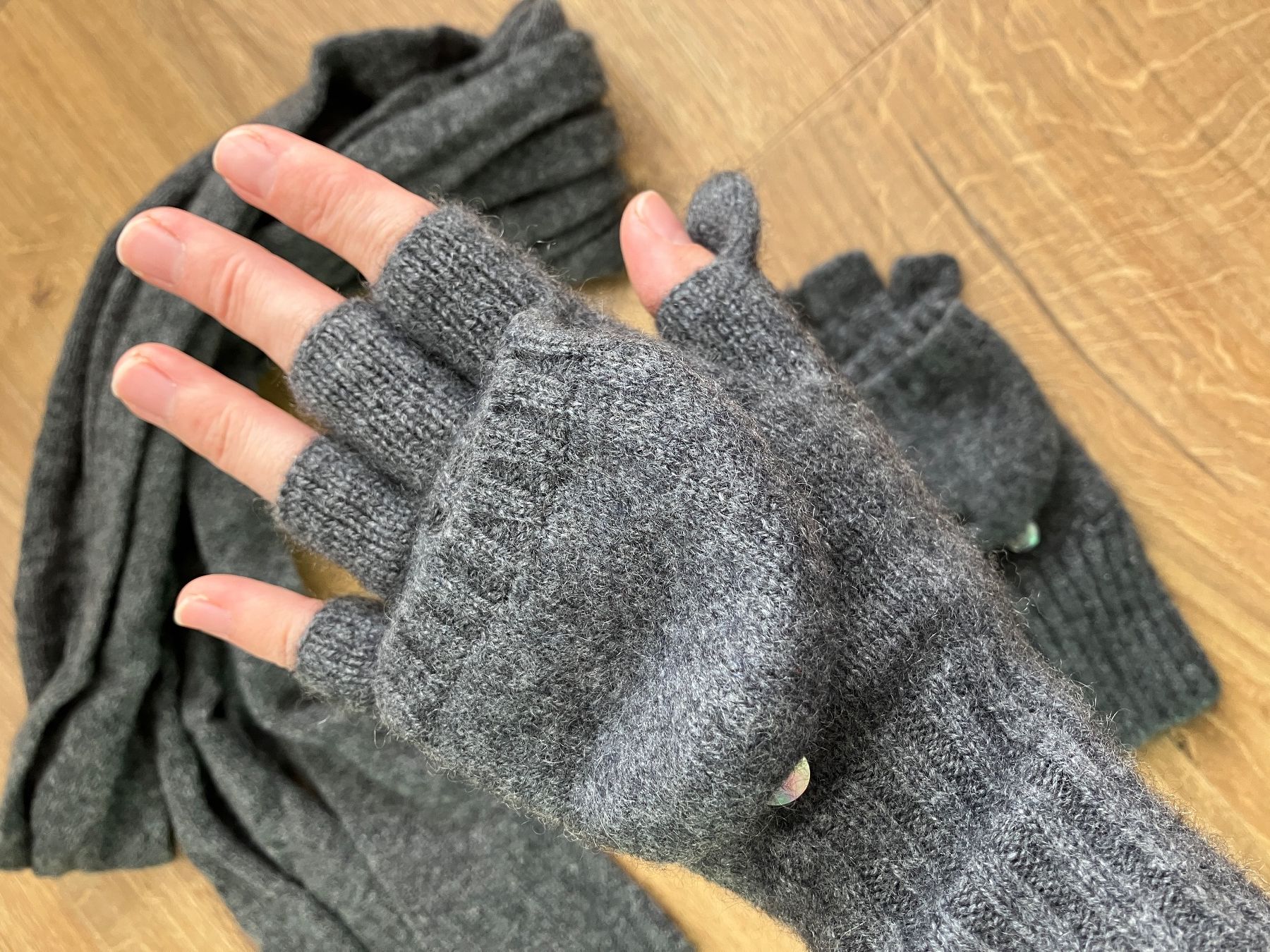 Foulard & Sciarpe: Winter Schal/Handschuhe – Usato da Brugg AG venduto da Magna3 3
