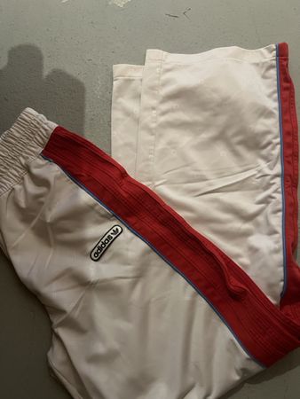 Adidas Trainingshose weiss rot Zustand wie neu